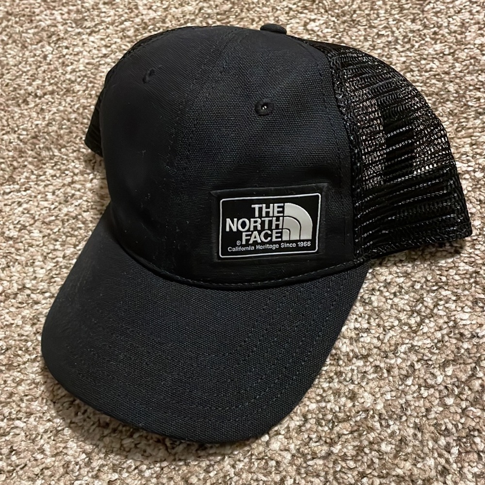 Black north face mesh ball cap